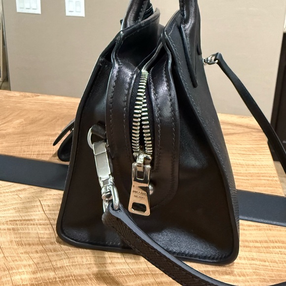 Prada Signature Monochrome - Picture 8 of 11